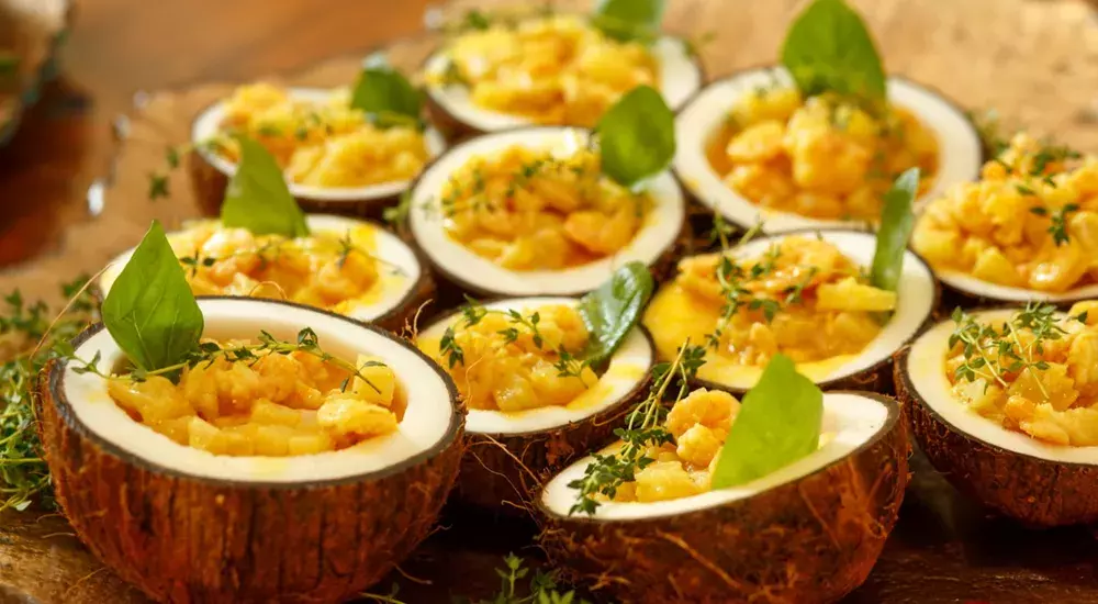 Gefuellte Kokosnuss mit Moqueca von Amarals